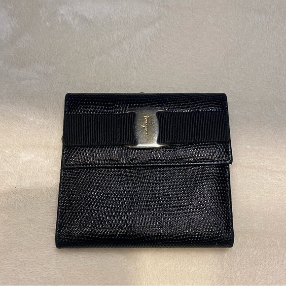 Salvatore Ferragamo Vintage Vara Bow Compact Wallet with Kiss Lock - Picture 2 of 16